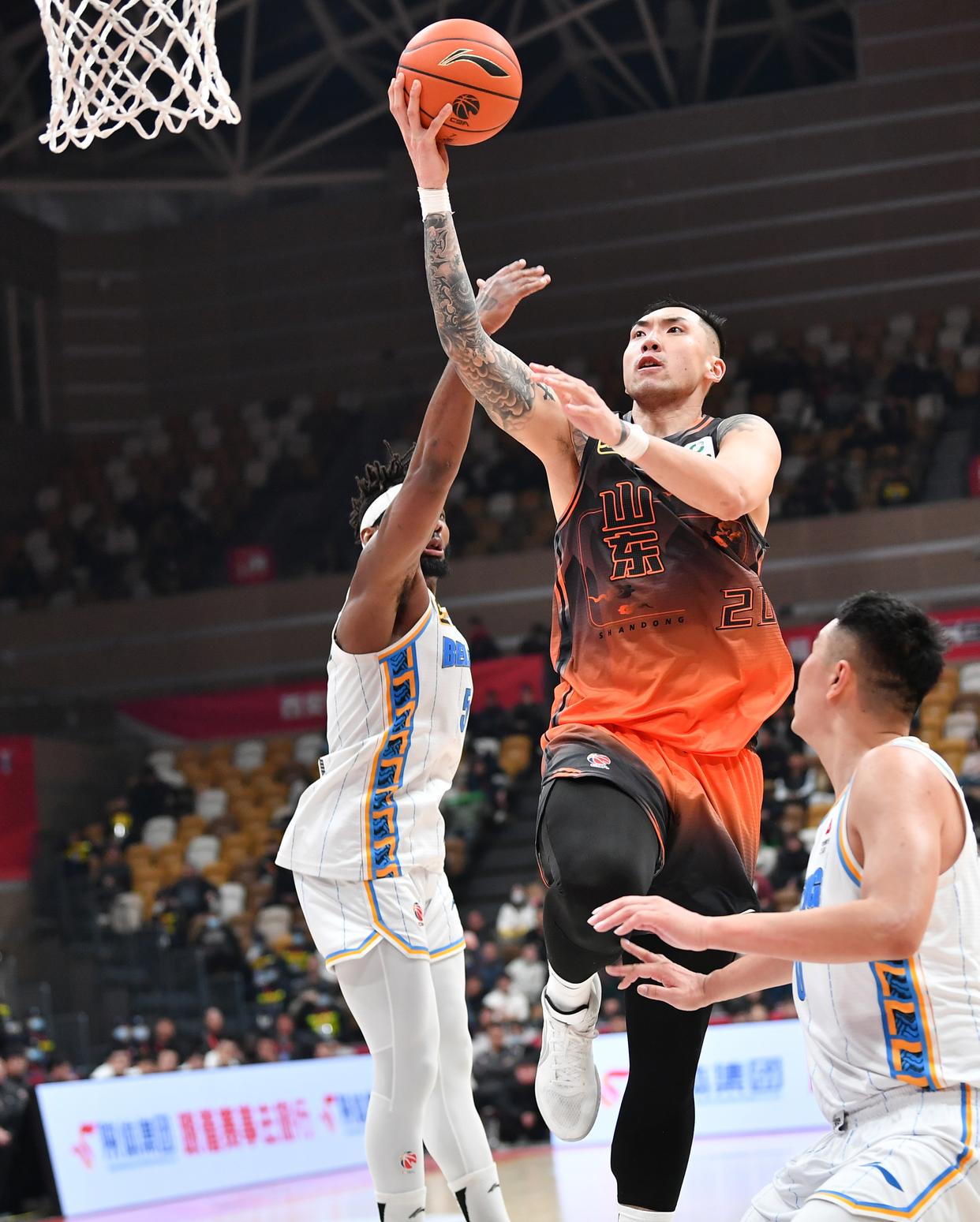 山东男篮逆袭击败北京队，势不可挡