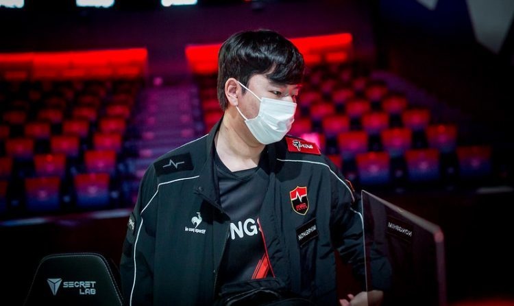 包含NS翻盘V5,ShowMaker完成史诗逆转峡谷大战淘汰赛,让粉丝疯狂欢呼的词条 包含NS翻盘V5,ShowMaker完成史诗逆转峡谷大战淘汰赛,让粉丝疯狂欢呼的词条