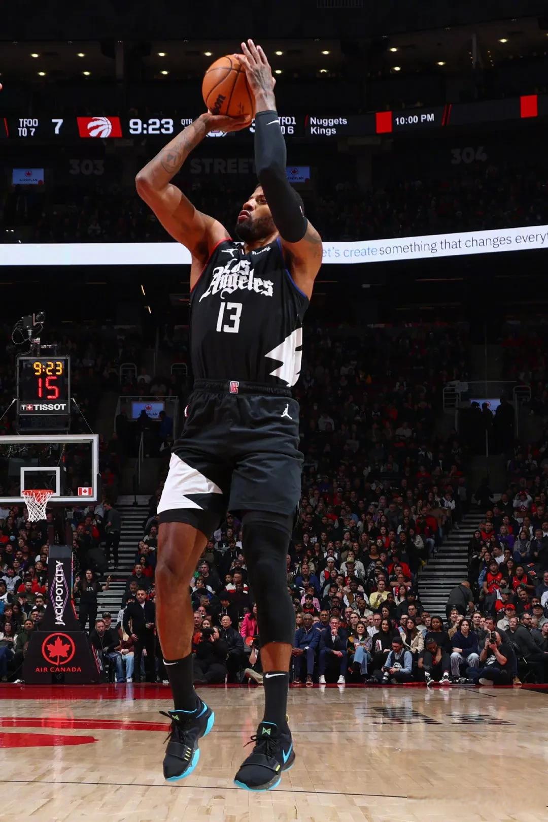 网红猛龙击败国王,伦纳德拿下全场最高分 网红猛龙击败国王,伦纳德拿下全场最高分