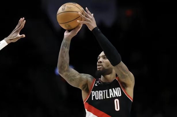 开拓者击败太阳，利拉德砍下40分