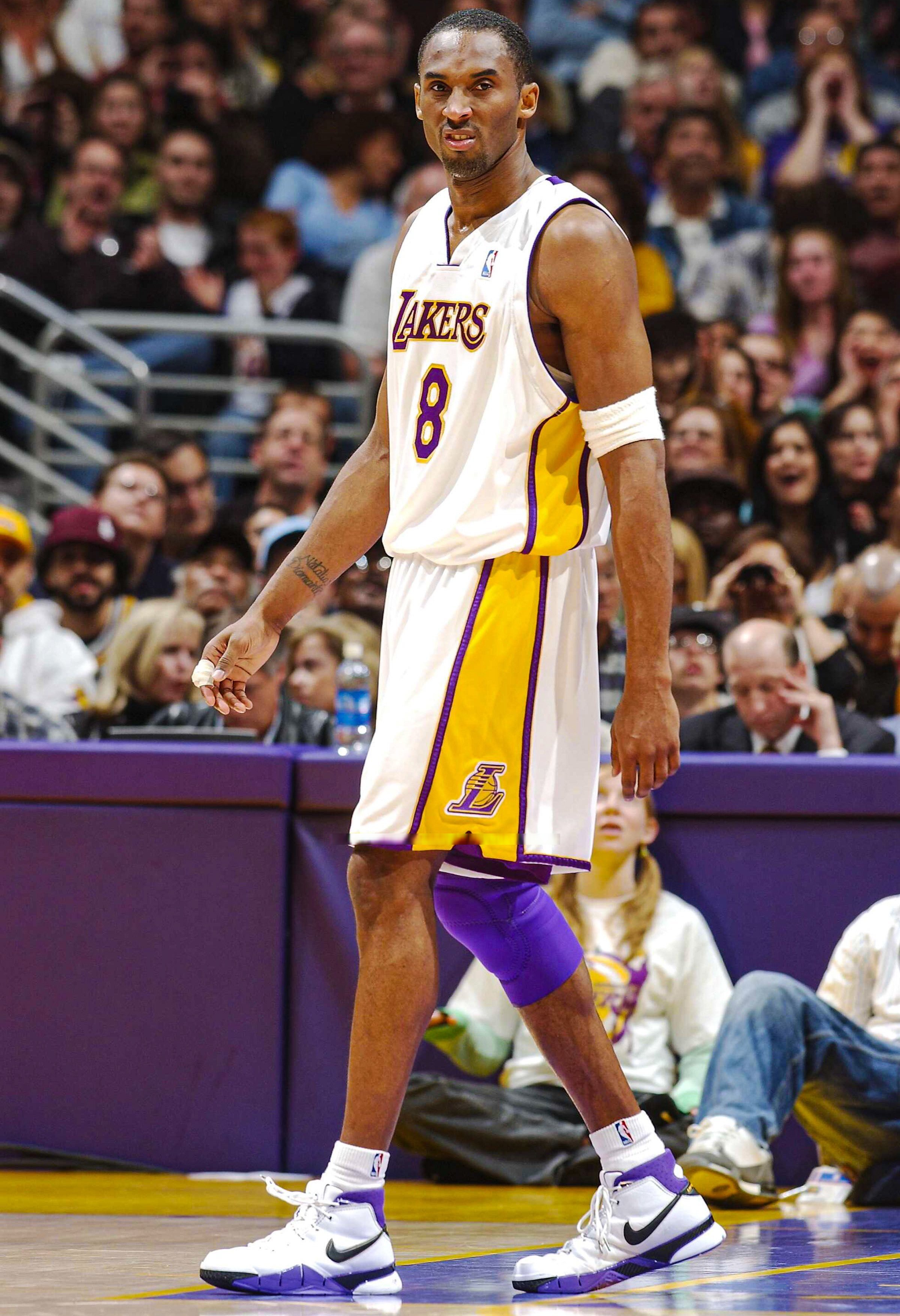 湖人队惨败，球员们需要振作鼓励自己重新出发